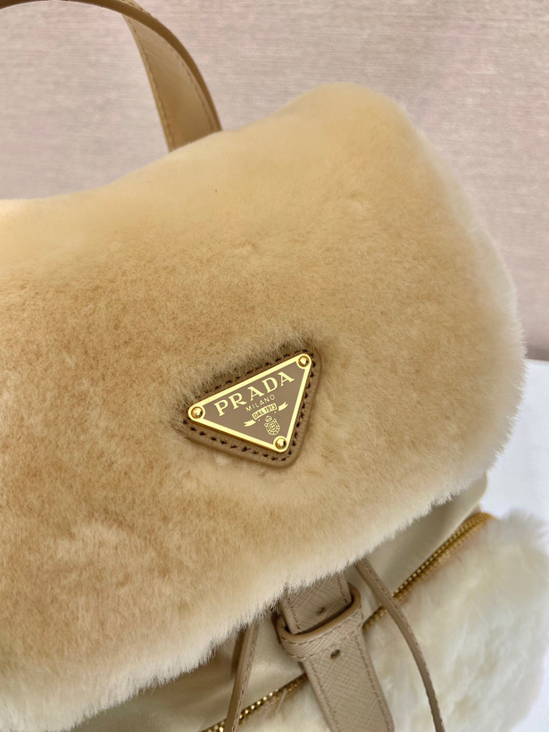 کیف کوله زنانه برند Prada
