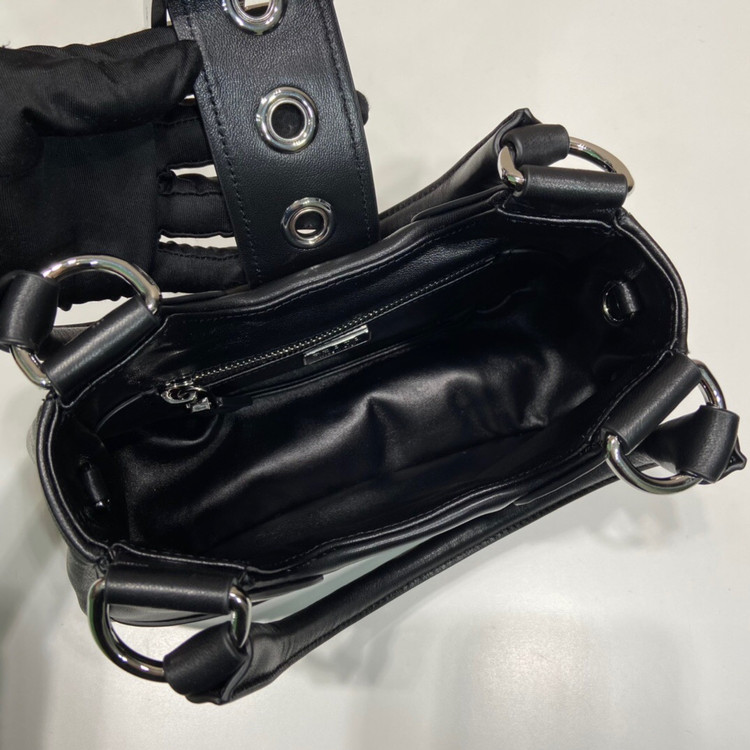 کیف چرم زنانه برند Prada