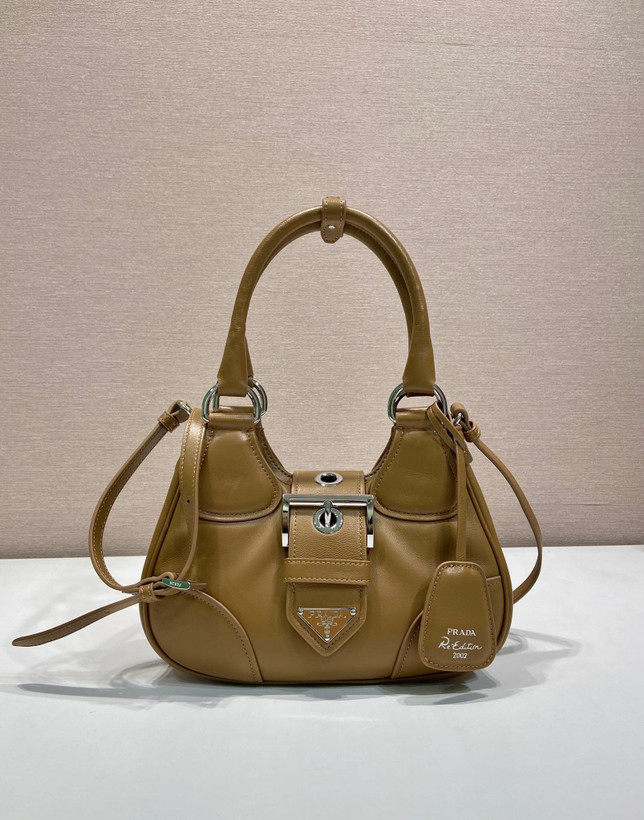 کیف چرم زنانه برند Prada