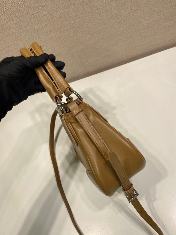 کیف چرم زنانه برند Prada