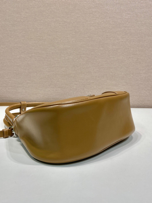کیف چرم زنانه برند Prada