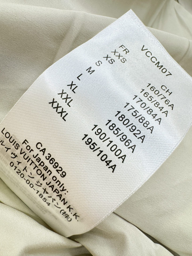 کاپشن برند Louis Vuitton