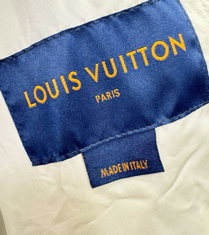 کاپشن برند Louis Vuitton