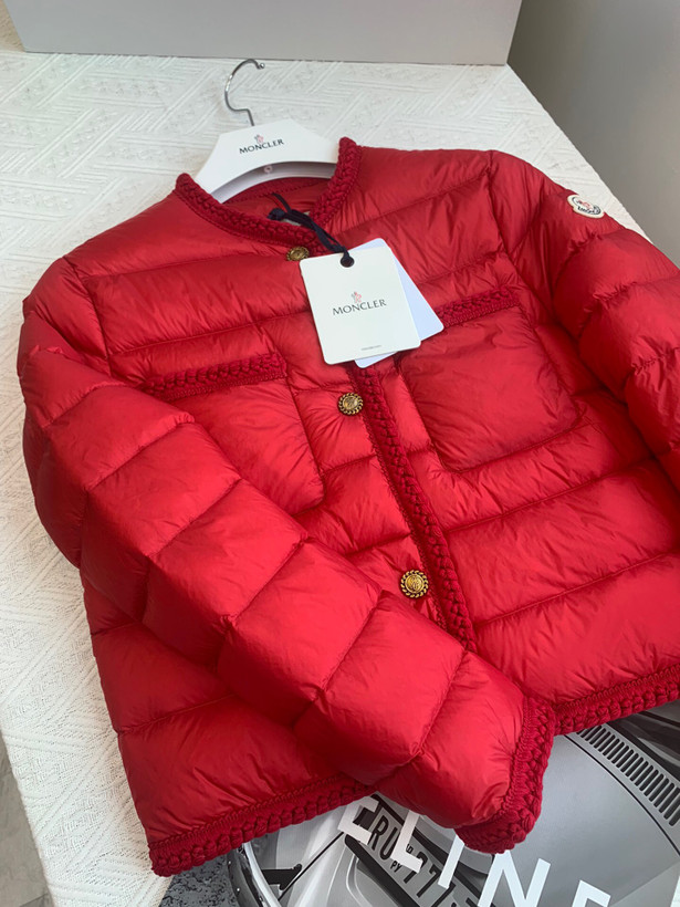 کاپشن زنانه برند Moncler