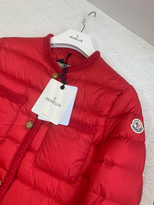 کاپشن زنانه برند Moncler