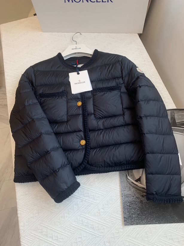 کاپشن زنانه برند Moncler