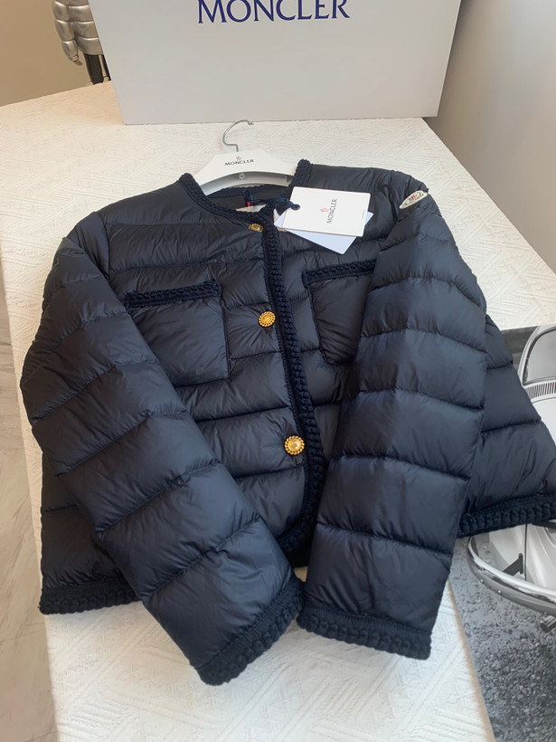 کاپشن زنانه برند Moncler