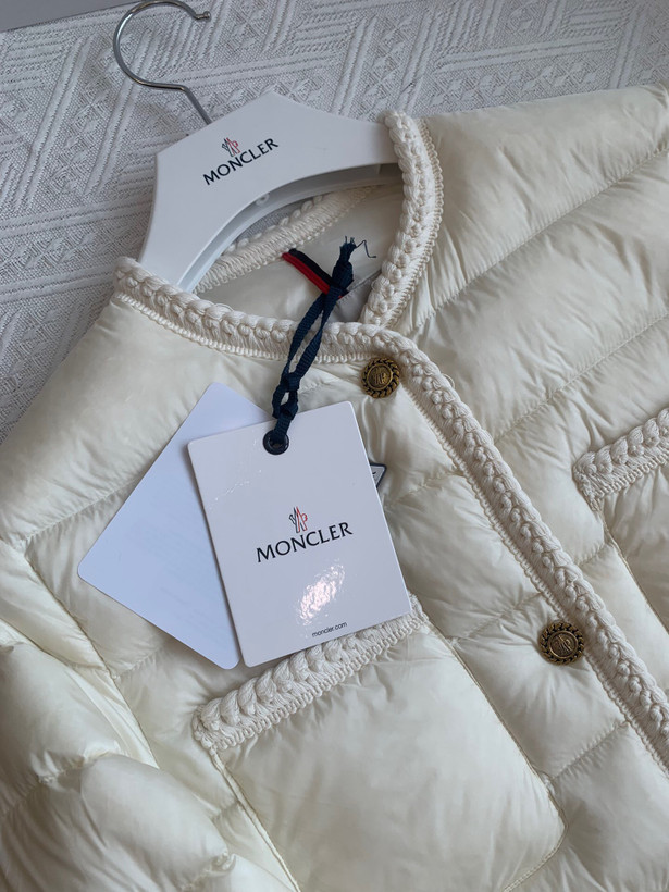 کاپشن زنانه برند Moncler