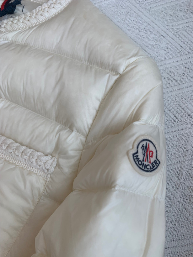 کاپشن زنانه برند Moncler
