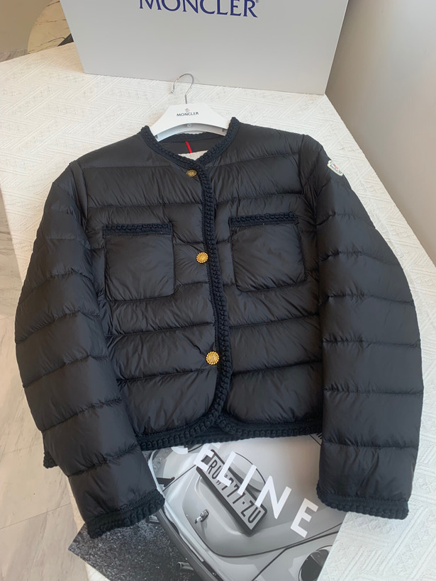 کاپشن زنانه برند Moncler