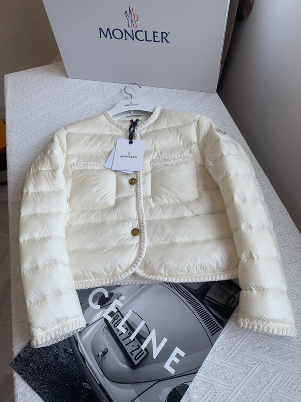 کاپشن زنانه برند Moncler