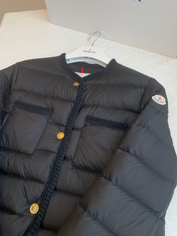 کاپشن زنانه برند Moncler