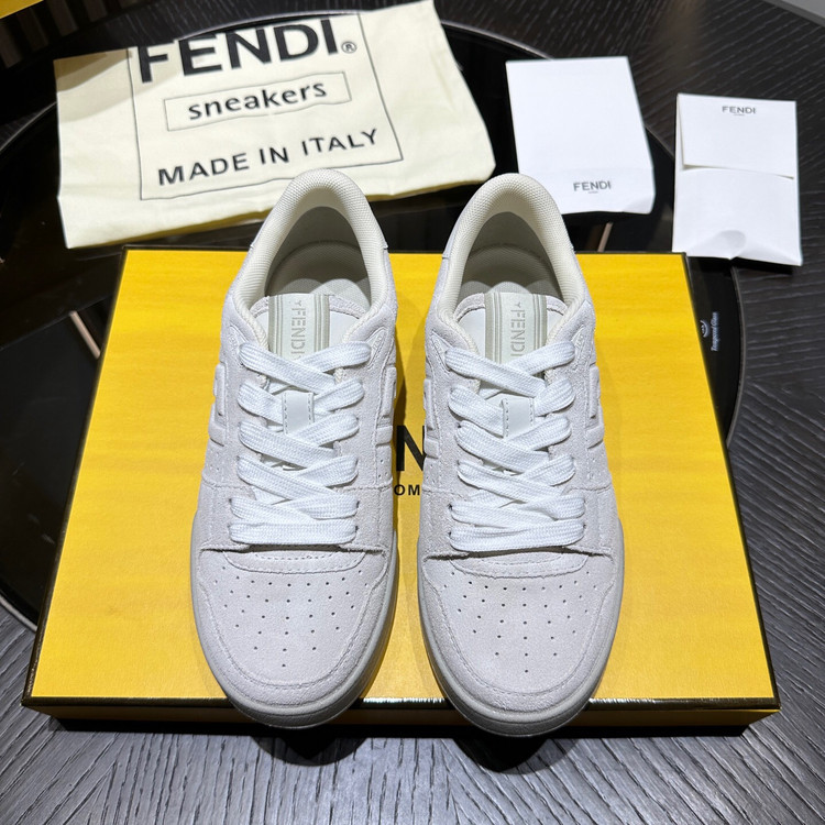 اسنیکر برند Fendi