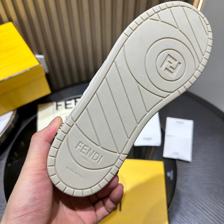 اسنیکر برند Fendi