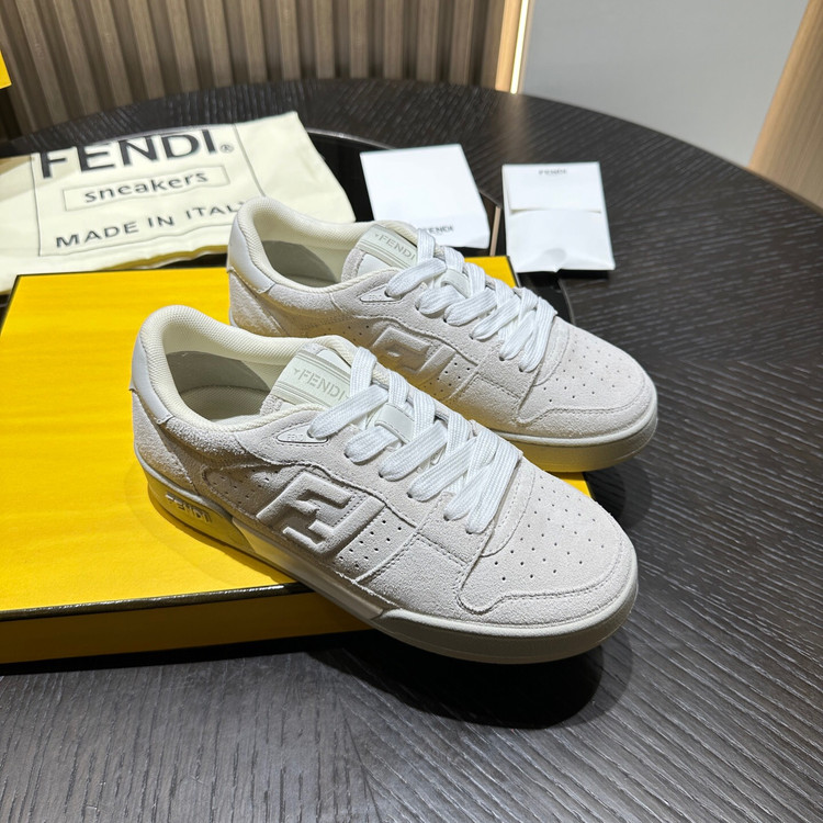 اسنیکر برند Fendi