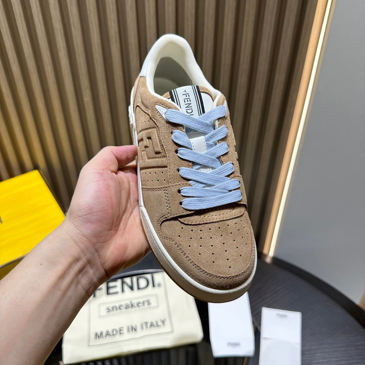 اسنیکر برند Fendi