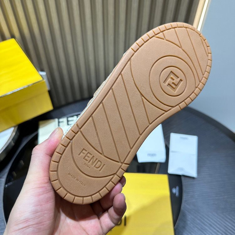 اسنیکر برند Fendi