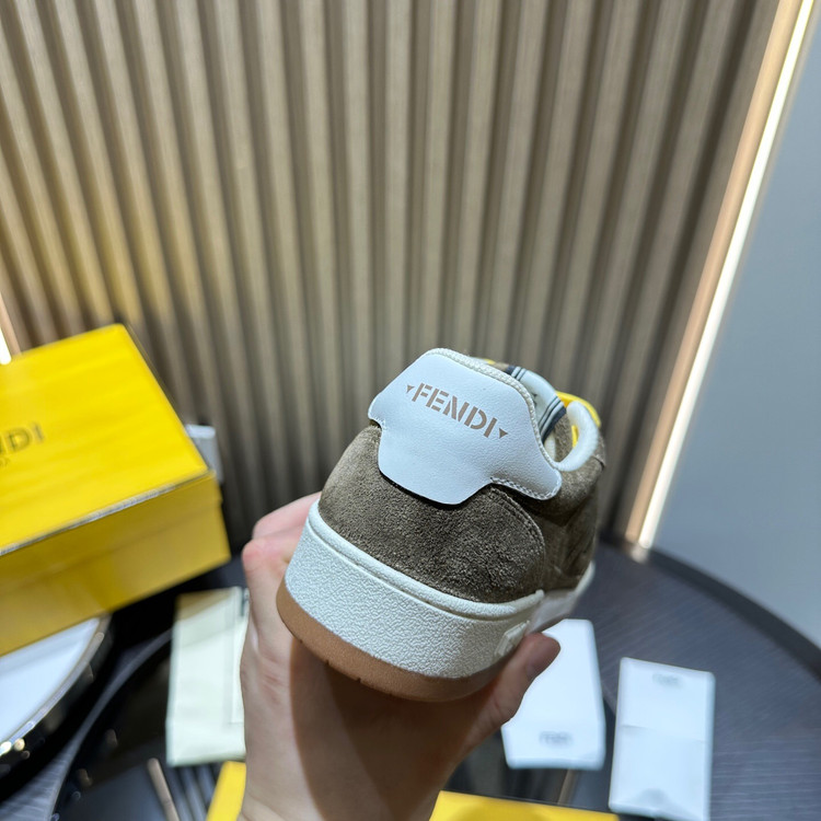 اسنیکر برند Fendi