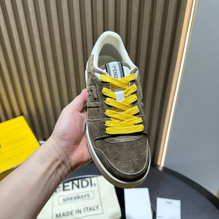 اسنیکر برند Fendi