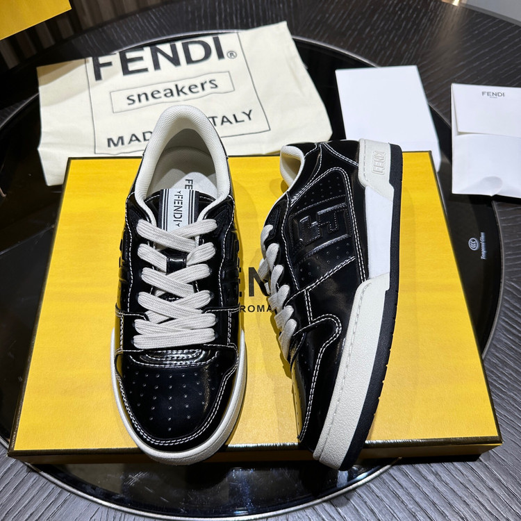 اسنیکر برند Fendi