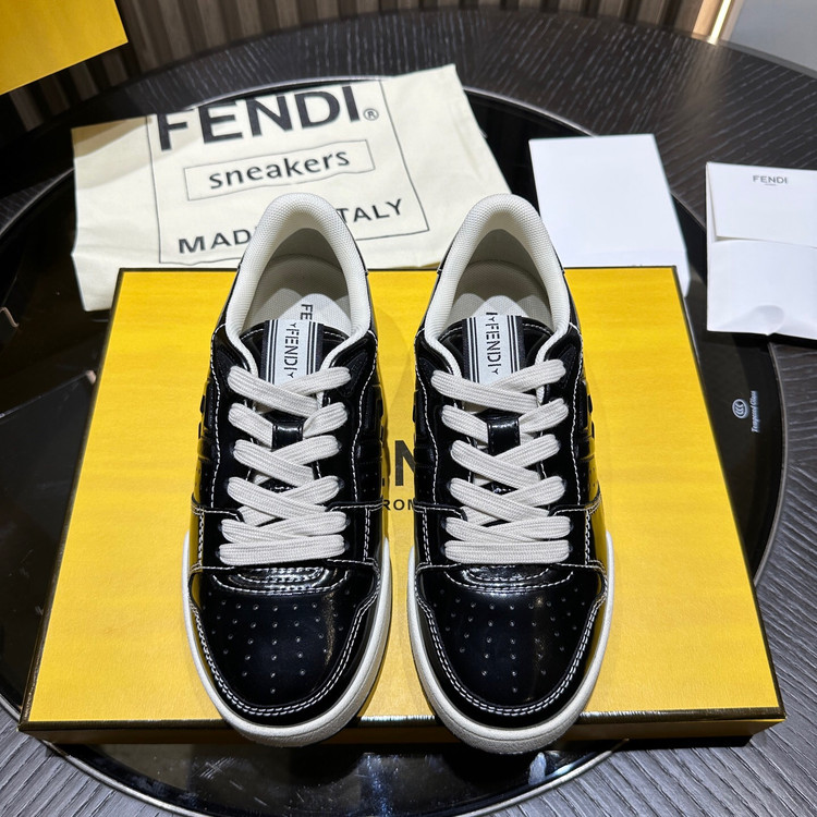 اسنیکر برند Fendi