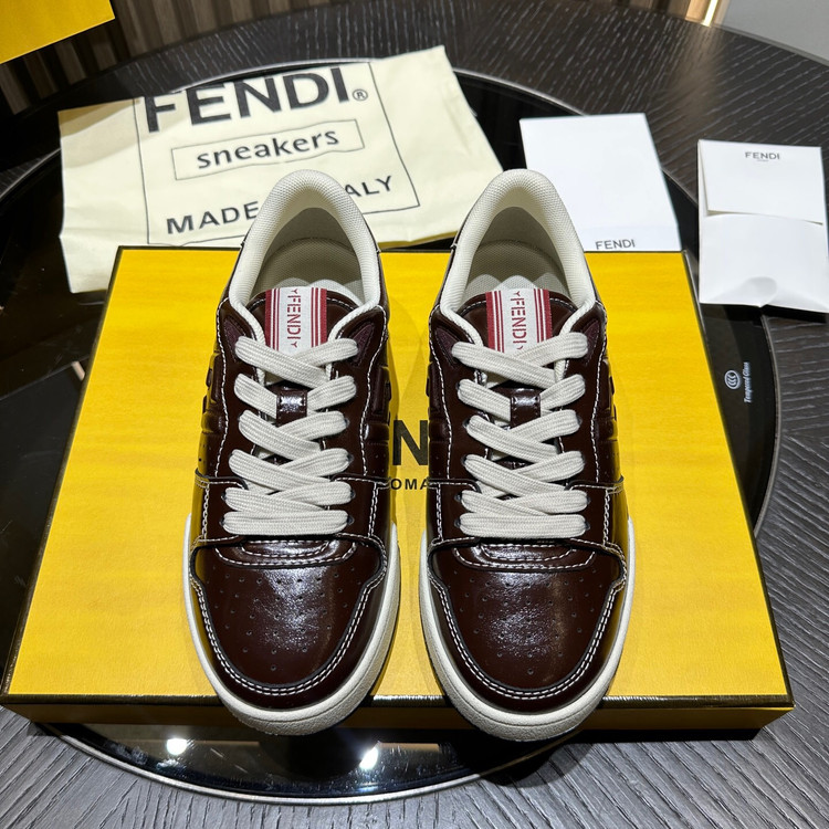 اسنیکر برند Fendi