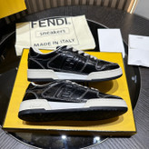 اسنیکر برند Fendi