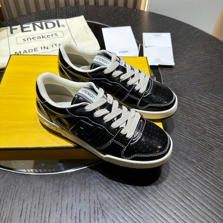 اسنیکر برند Fendi