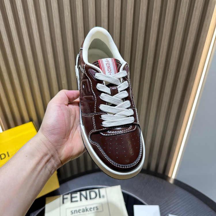 اسنیکر برند Fendi