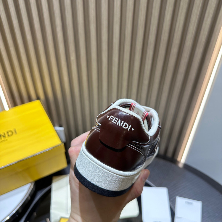 اسنیکر برند Fendi
