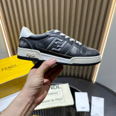 اسنیکر برند Fendi