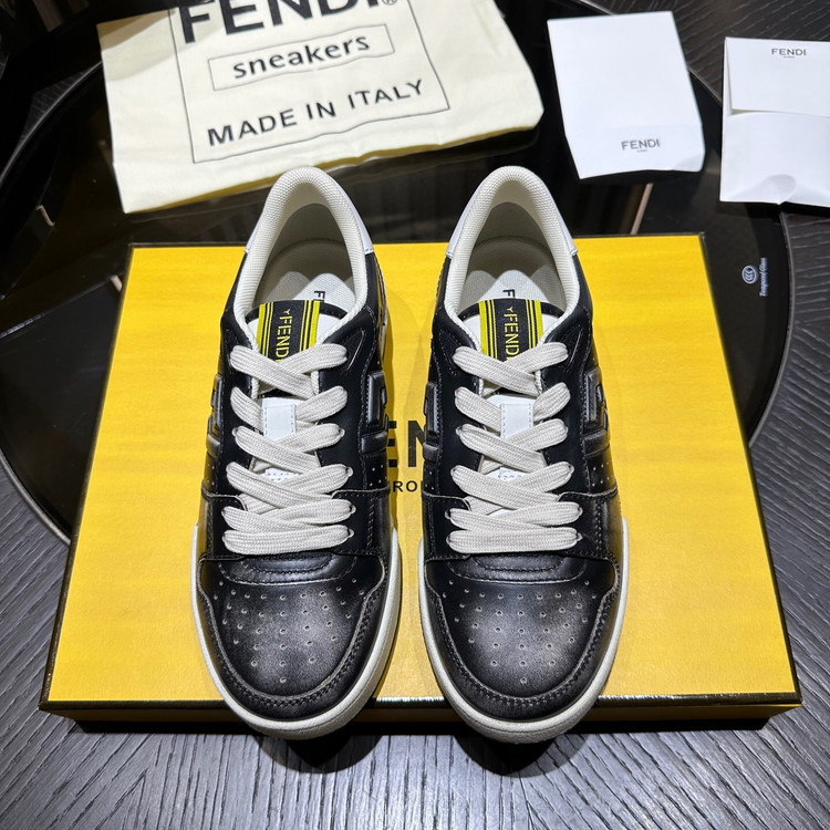 اسنیکر برند Fendi