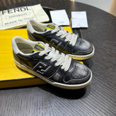 اسنیکر برند Fendi