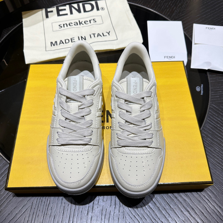اسنیکر برند Fendi