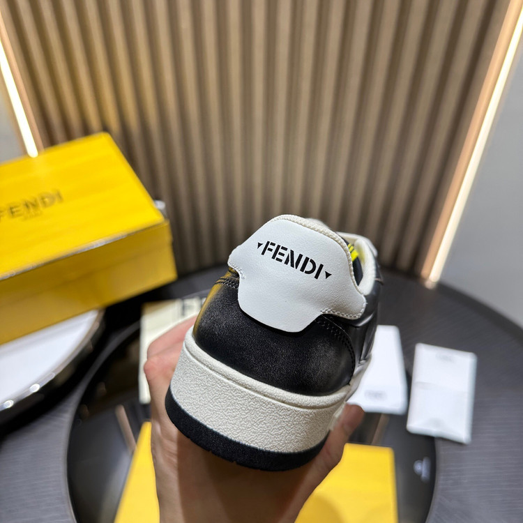 اسنیکر برند Fendi