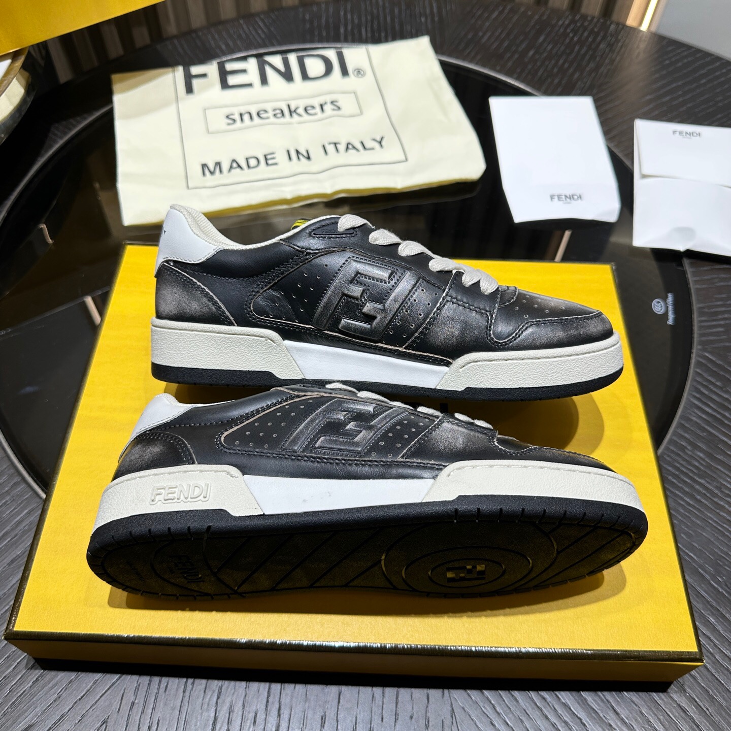 اسنیکر برند Fendi