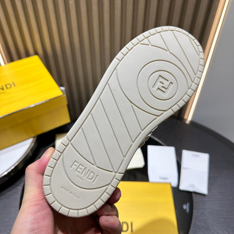اسنیکر برند Fendi