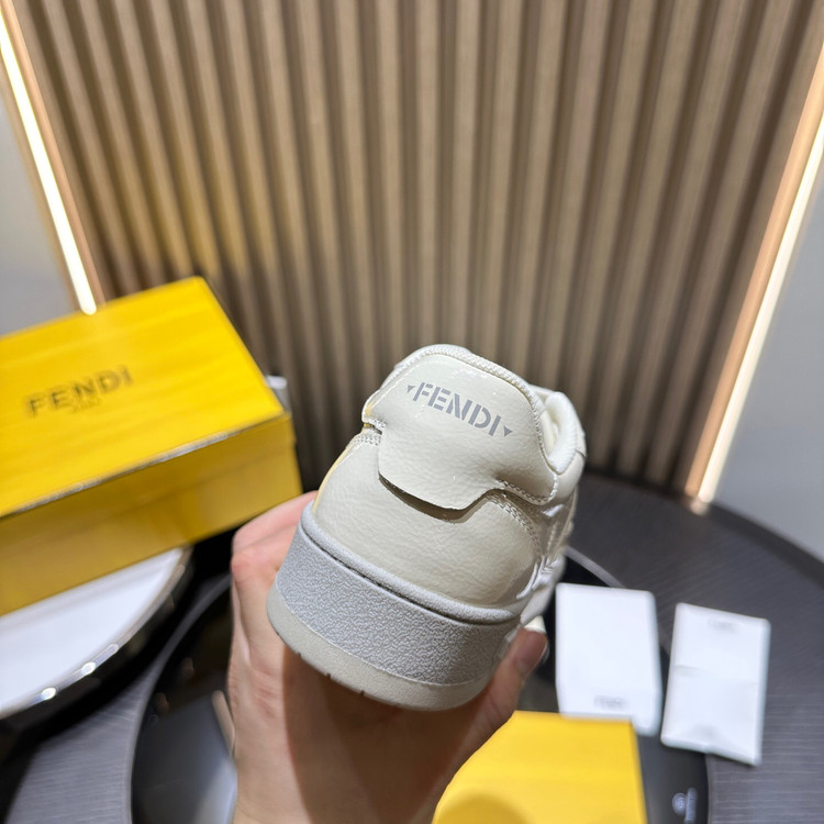اسنیکر برند Fendi