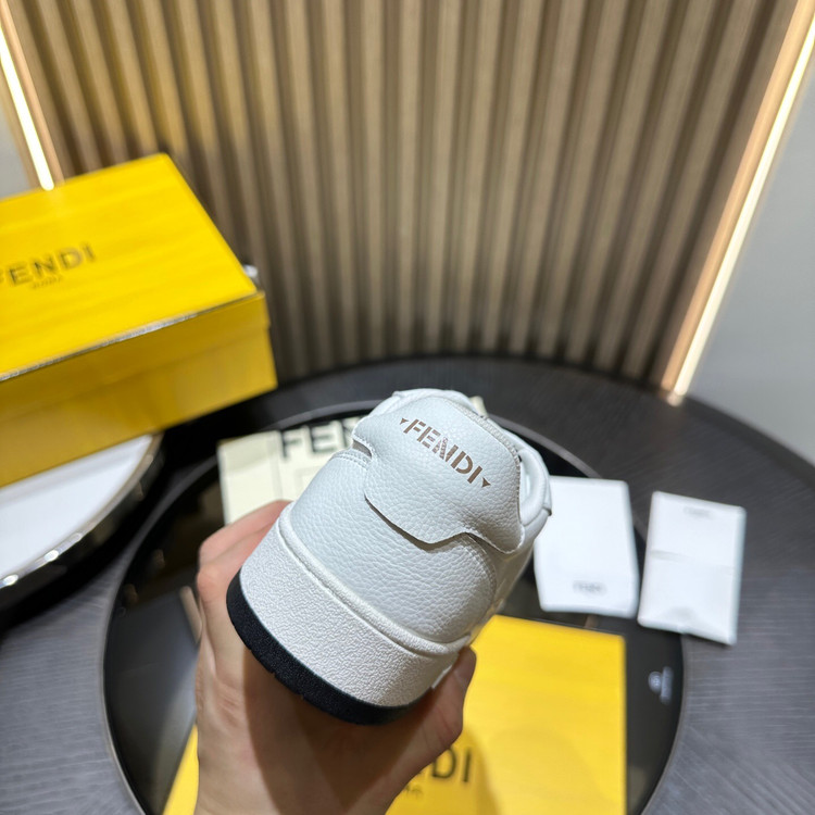 اسنیکر برند Fendi