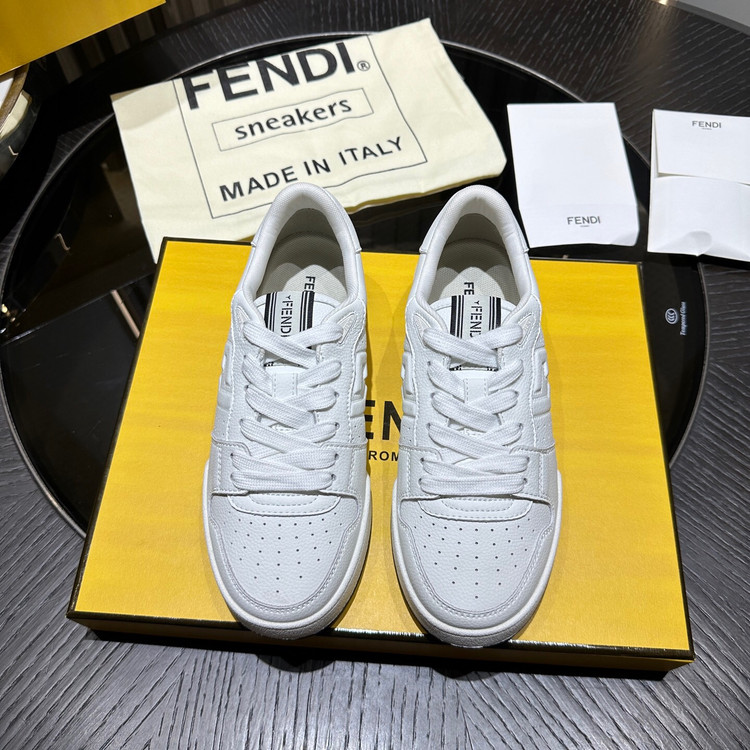 اسنیکر برند Fendi