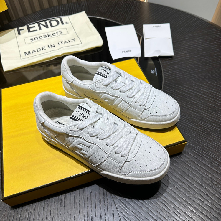 اسنیکر برند Fendi