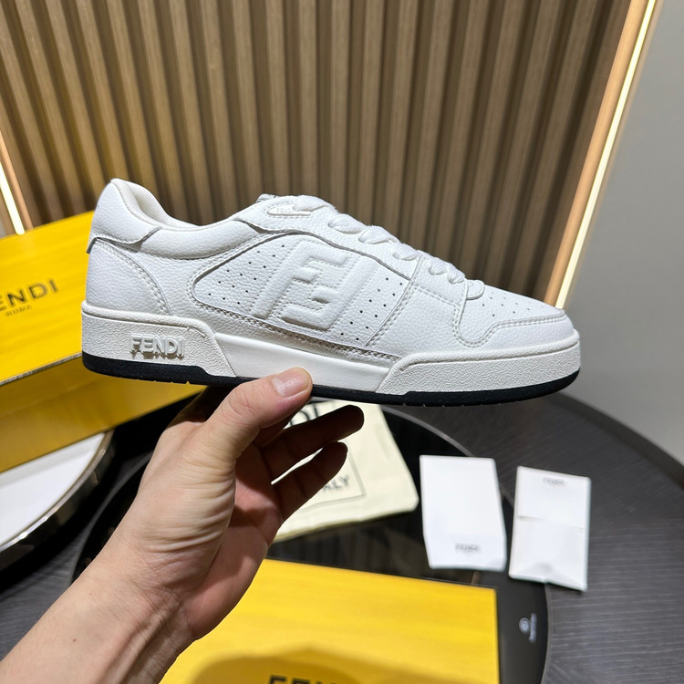 اسنیکر برند Fendi
