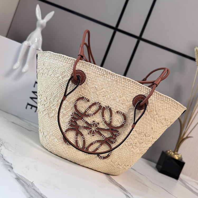 کیف زنانه برند Loewe مدل ۲۰۲۶