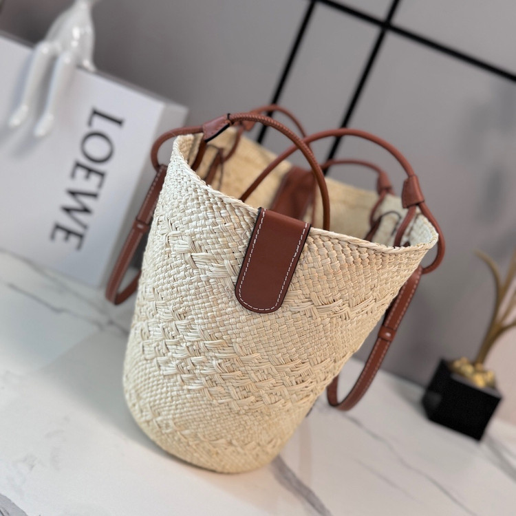 کیف زنانه برند Loewe مدل ۲۰۲۶