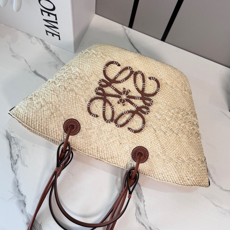 کیف زنانه برند Loewe مدل ۲۰۲۶