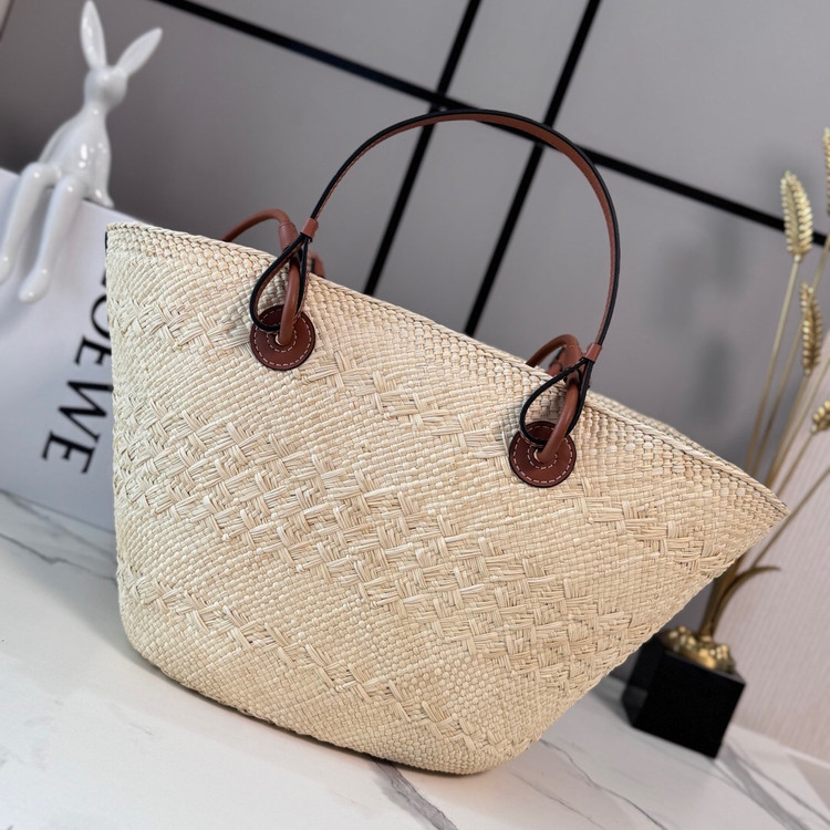 کیف زنانه برند Loewe مدل ۲۰۲۶