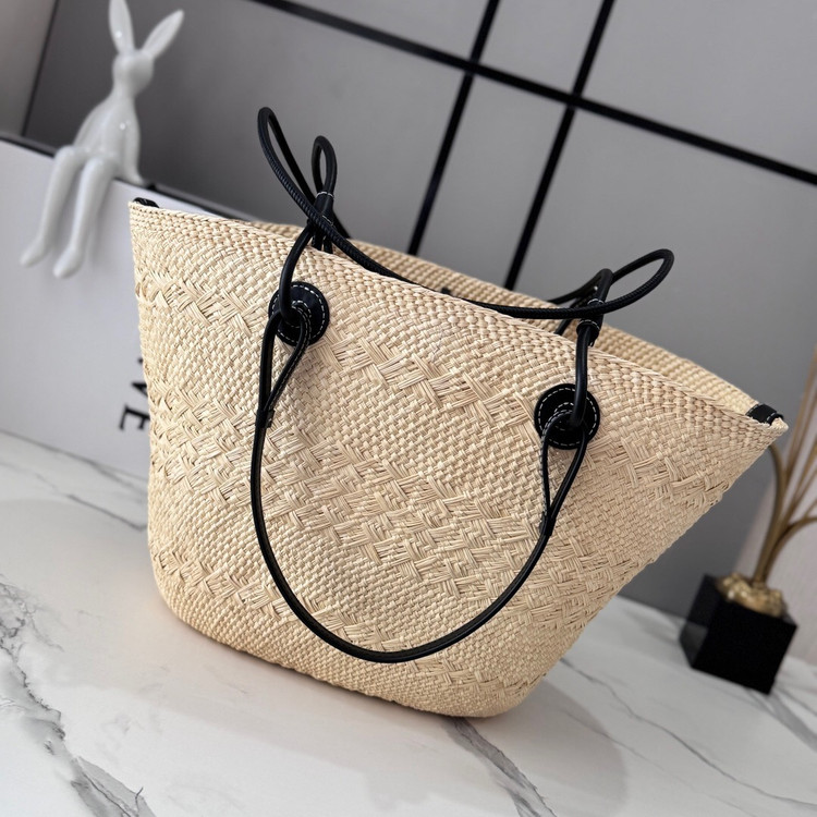 کیف زنانه برند Loewe مدل ۲۰۲۶