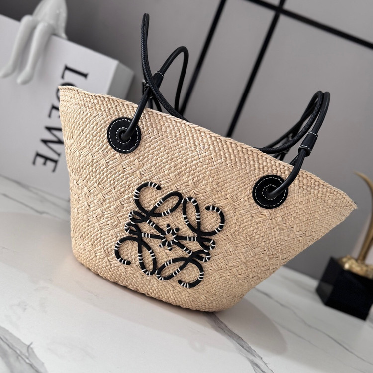 کیف زنانه برند Loewe مدل ۲۰۲۶