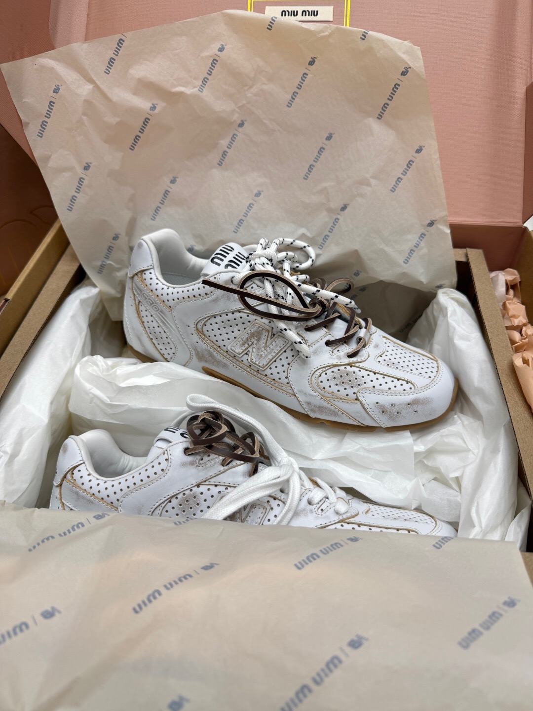اسنیکر زنانه برند MiuMiu✖️newBalance