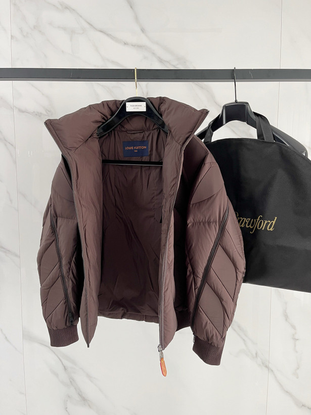 کاپشن برند Louis Vuitton مدل ۲۰۲۶